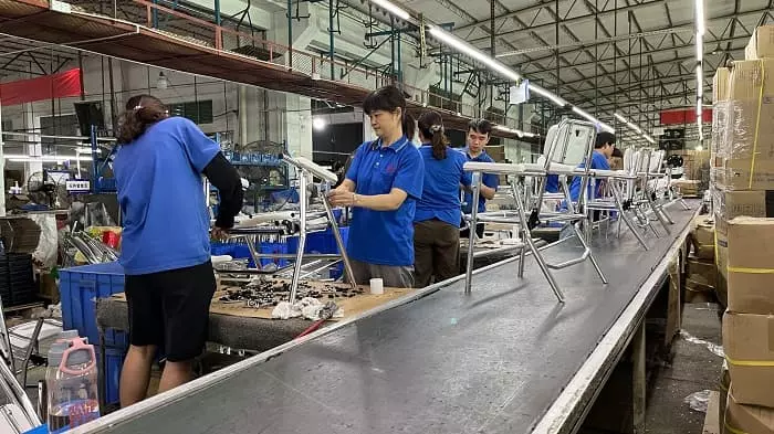 तपाईंको व्यवसायको लागि उत्तम रोलिङ शावर कमोड कुर्सी कसरी छनौट गर्ने?